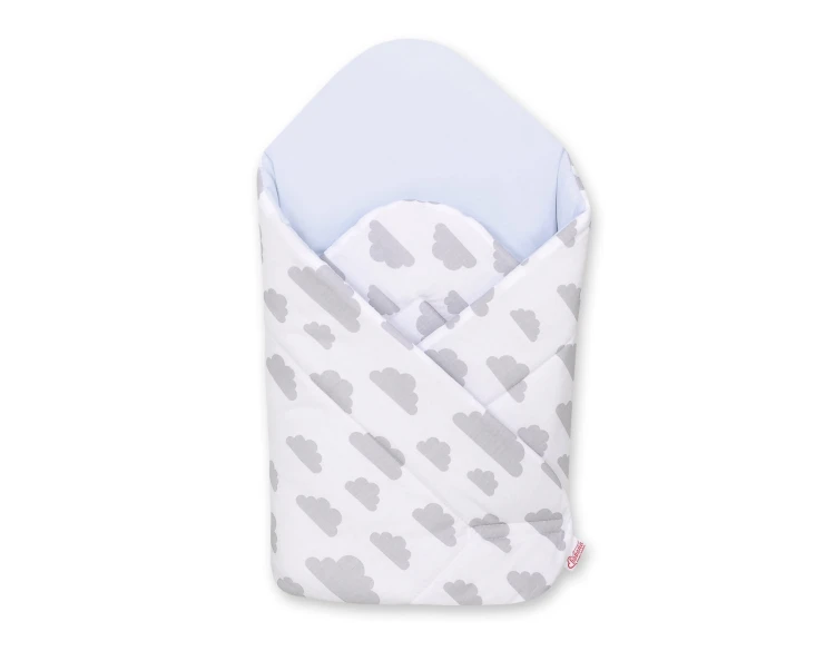 k_niemowlecy_usztywniany_rzep_1020_chmurki_szare_niebies.jpg