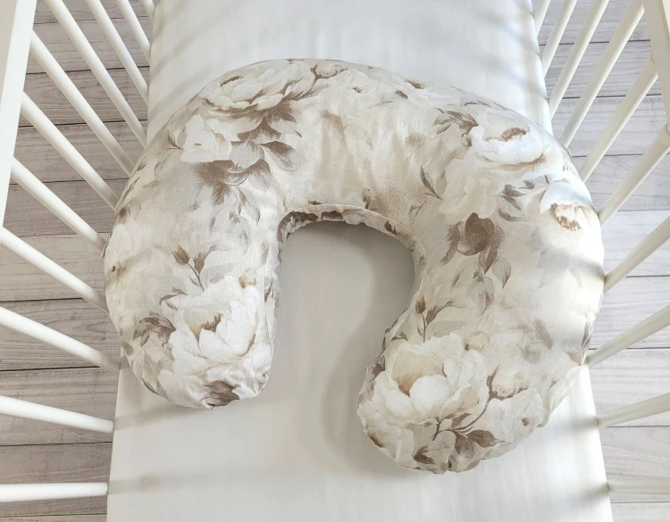 poduszka-fasolka-do-karmienia-1108-peonies-beige-1.jpg