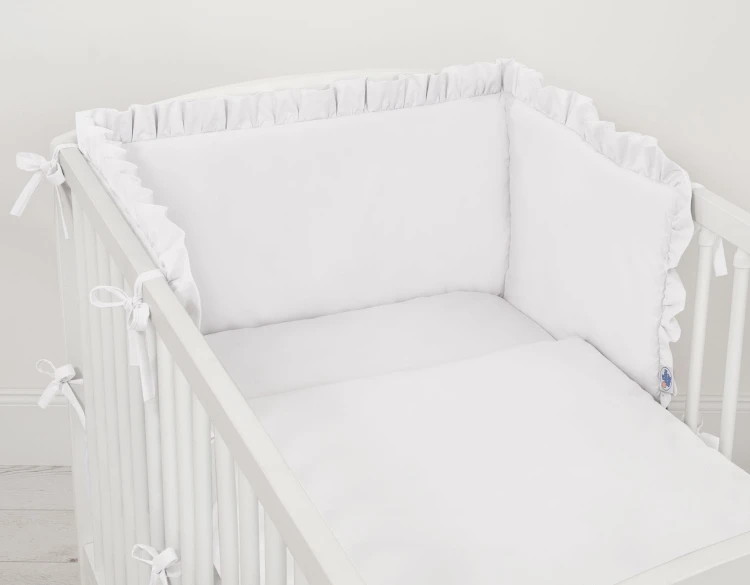ochraniacz-do-lozeczka-z-falbanka-z-posciela-bialy-516.jpg